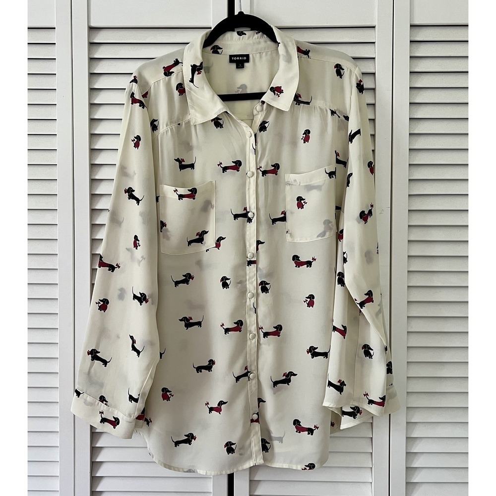 Torrid Women Top 3‎ White Madison Georgette Dog All Over Print Button Up Collar